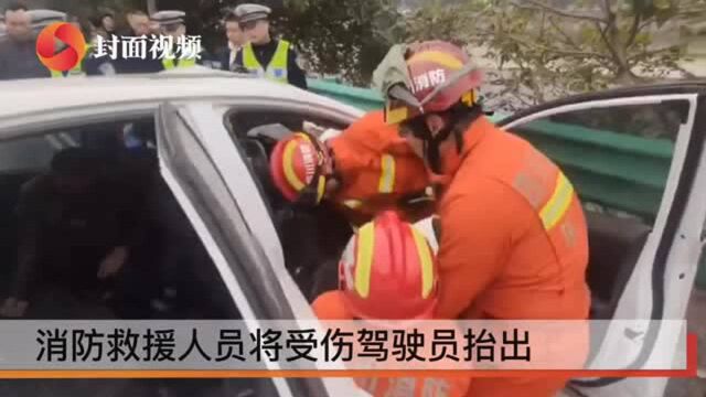 四川乐山五通桥一轿车与货车相撞 目击者称轿车内1死1伤