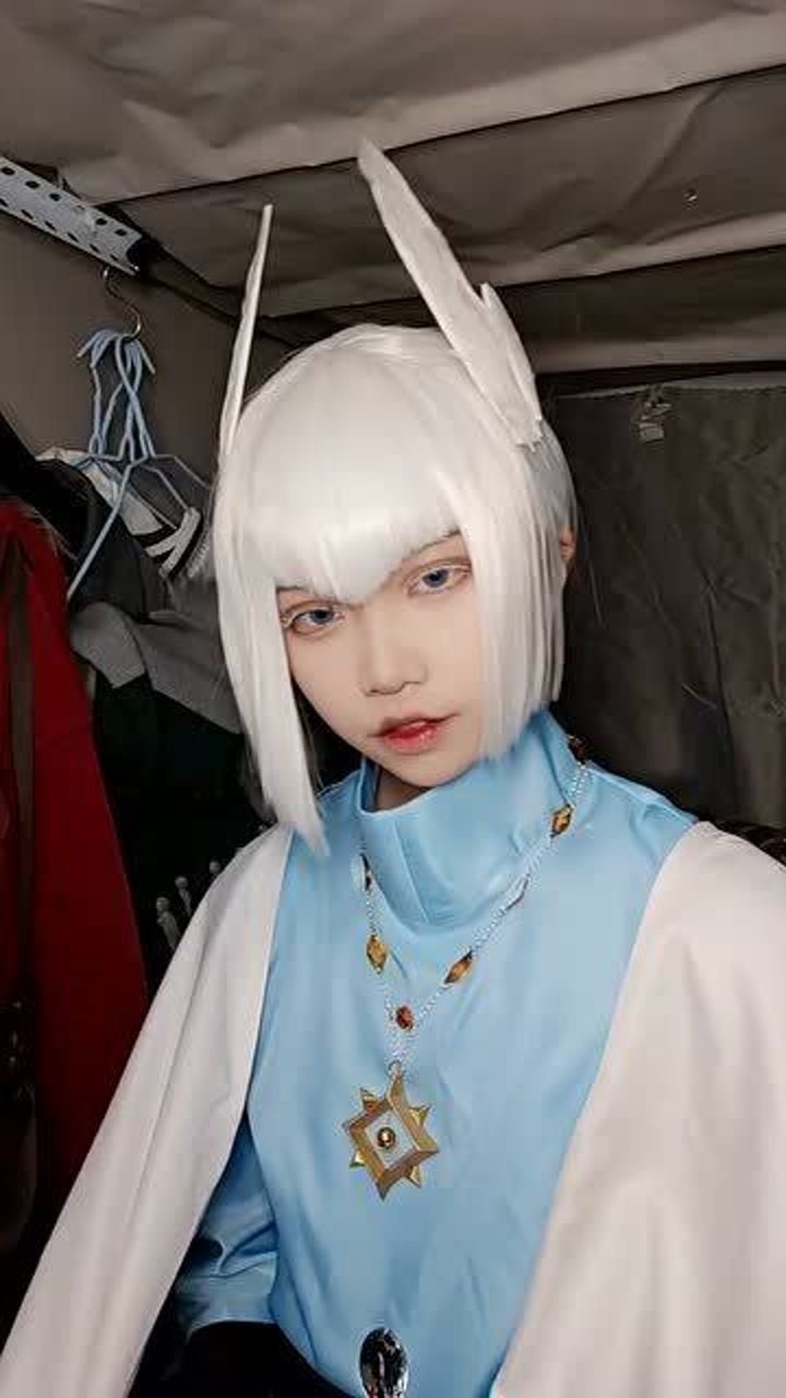 cos光遇白鸟你觉得这个白鸟帅吗