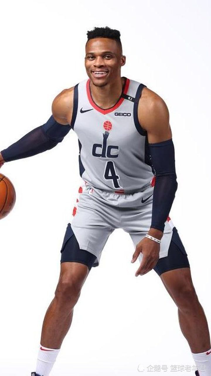 迷惑行为奇才中锋布莱恩特帮对手补扣威少这眼神笑坏了