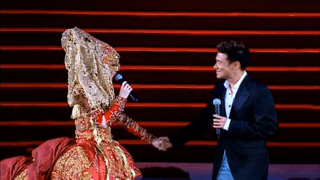 梅艳芳告别演唱会,携手张学友合唱《祝福》,开口感动全场观众