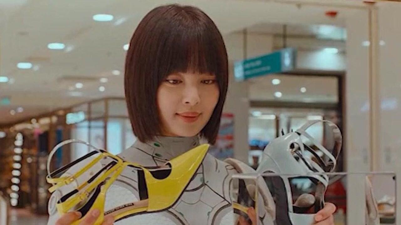 我的女友是机器人:最新美女机器人,打人,抢东西,扰乱社会治安!