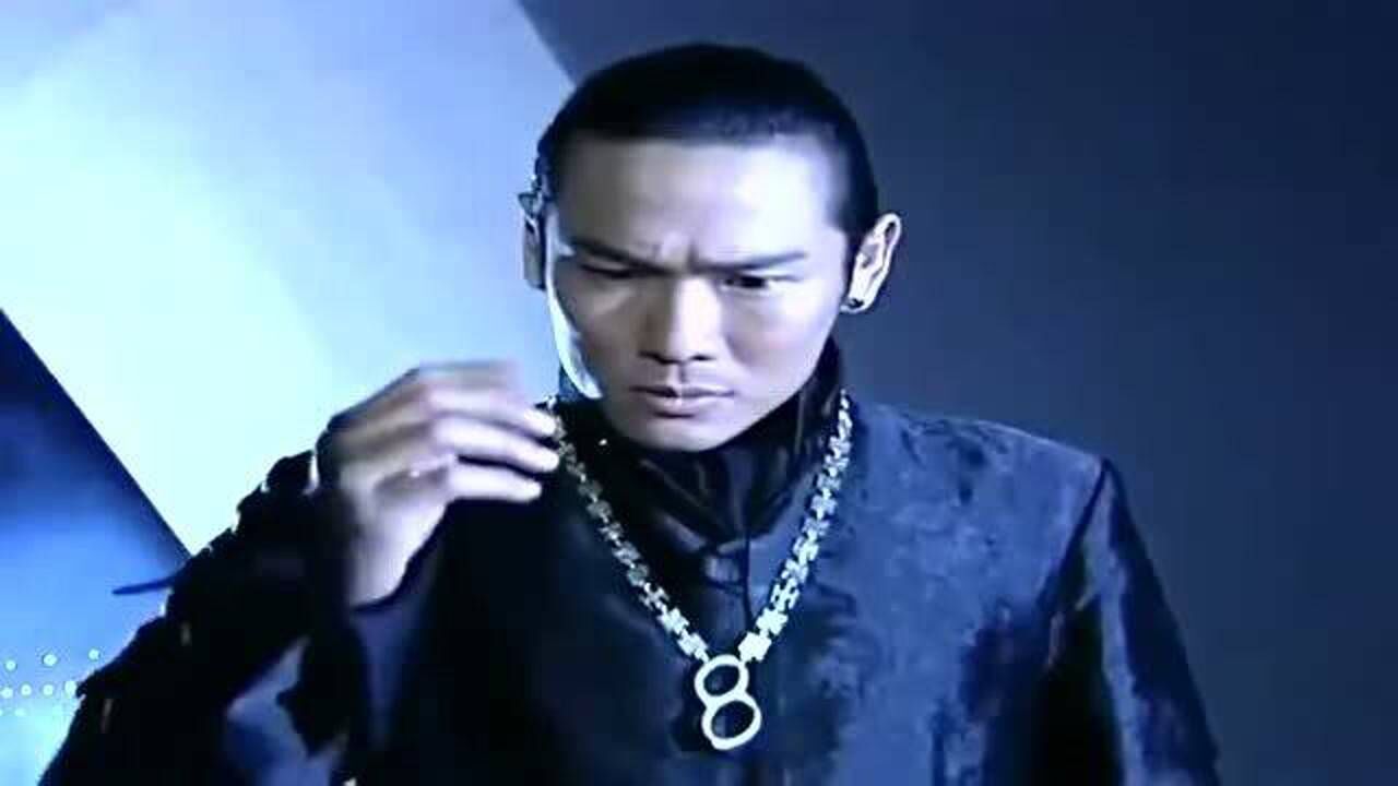 第八号当铺韩诺让高寒滚回当铺回去要好好收拾他高寒乖乖听话的走了