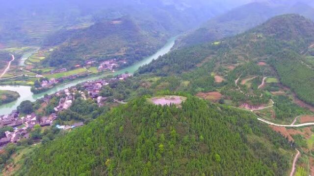 龟蛇水口两边守,期间必有风水宝地,大富大贵!