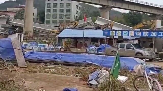 惊险!湖南永州一在建铁路桥梁掉落 暂无人员伤亡