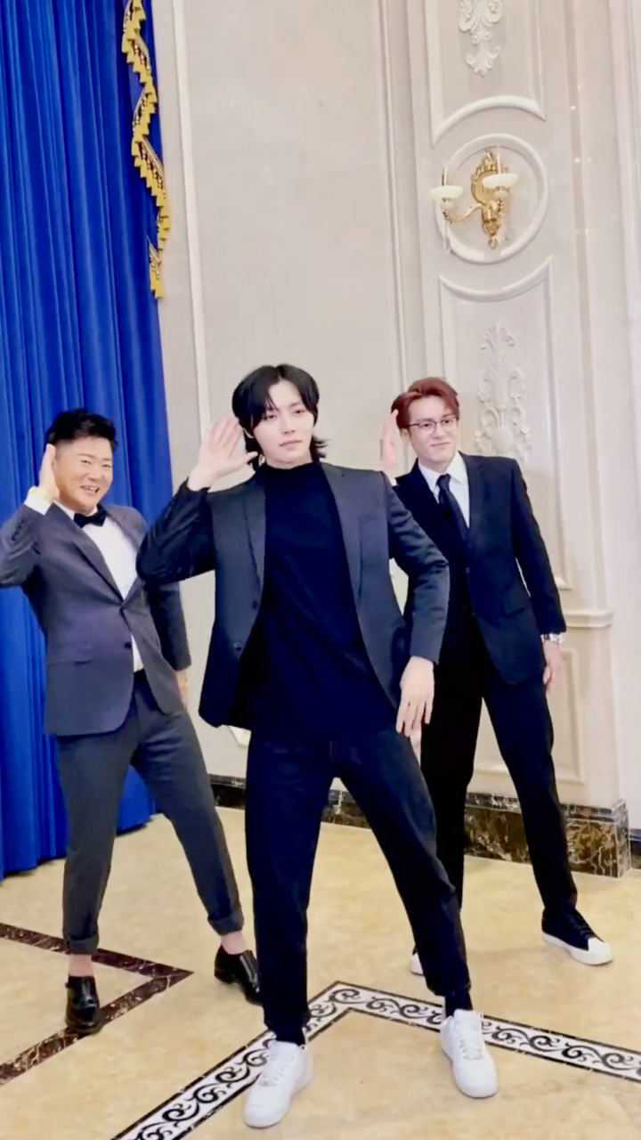 终极笔记铁三角线下合体终极笔记帅哥西装杀终极笔记王胖子沙雕兄弟笑