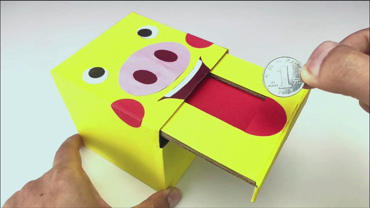 手工制作小猪存钱罐,春节的时候,给我家可爱的美女宝宝放压岁钱