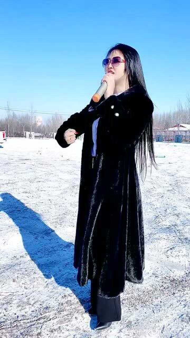 东北女人一首玛尼情歌音色非常饱满歌声好听醉人