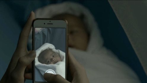 惊悚电影《鬼妻勿语》：父亲用手机给孩子拍照，却发现宝宝不是人