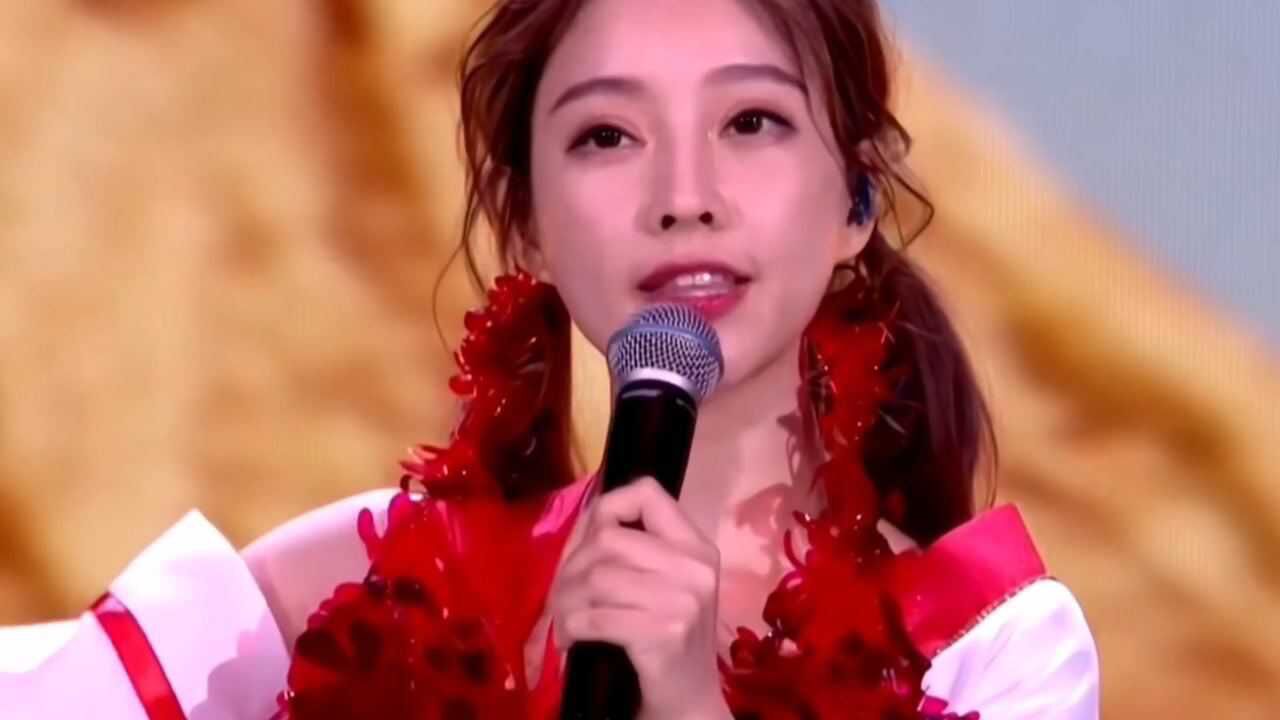 馮提莫和ai小姐姐唱歌,畫面太美,我不敢看_騰訊視頻