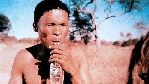 非洲土著捡到一个玻璃瓶，将它当成上帝赐的神物，爆笑经典喜剧