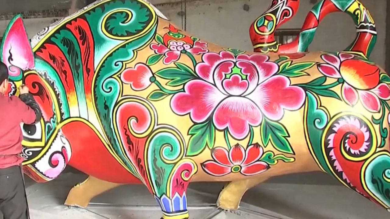 陕西凤翔巨型泥塑牛贺新春,这可是最牛的牛,体长465米