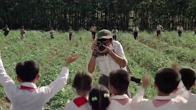 《投奔怒海》“敬业”的摄影师:芥川冒险拍反动派;芥川为琴娘拍照