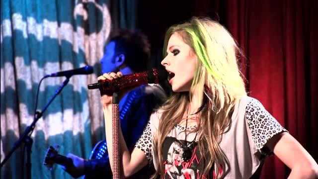 Avril Lavigne《Girlfriend》 薇薇太美啦!!十年过去了都不老~