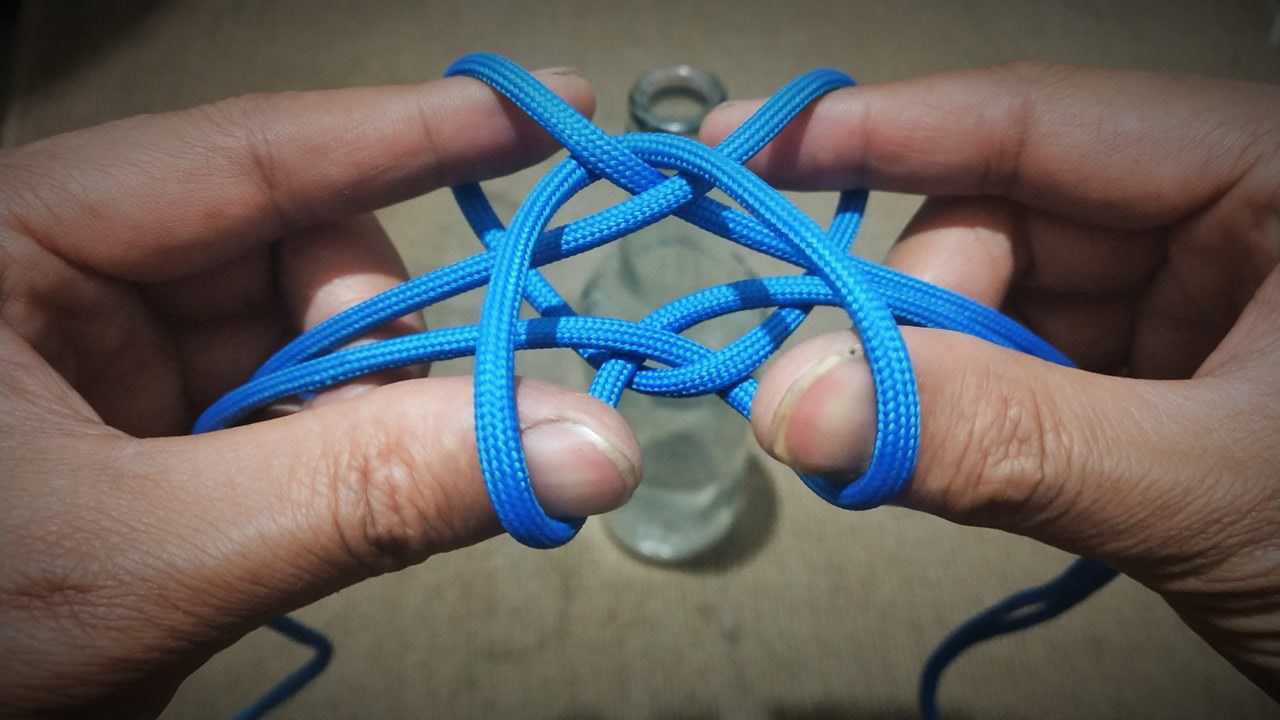 这种绳结太牛叉了,能够牢牢锁住光滑圆柱体,解决困扰多年的难题