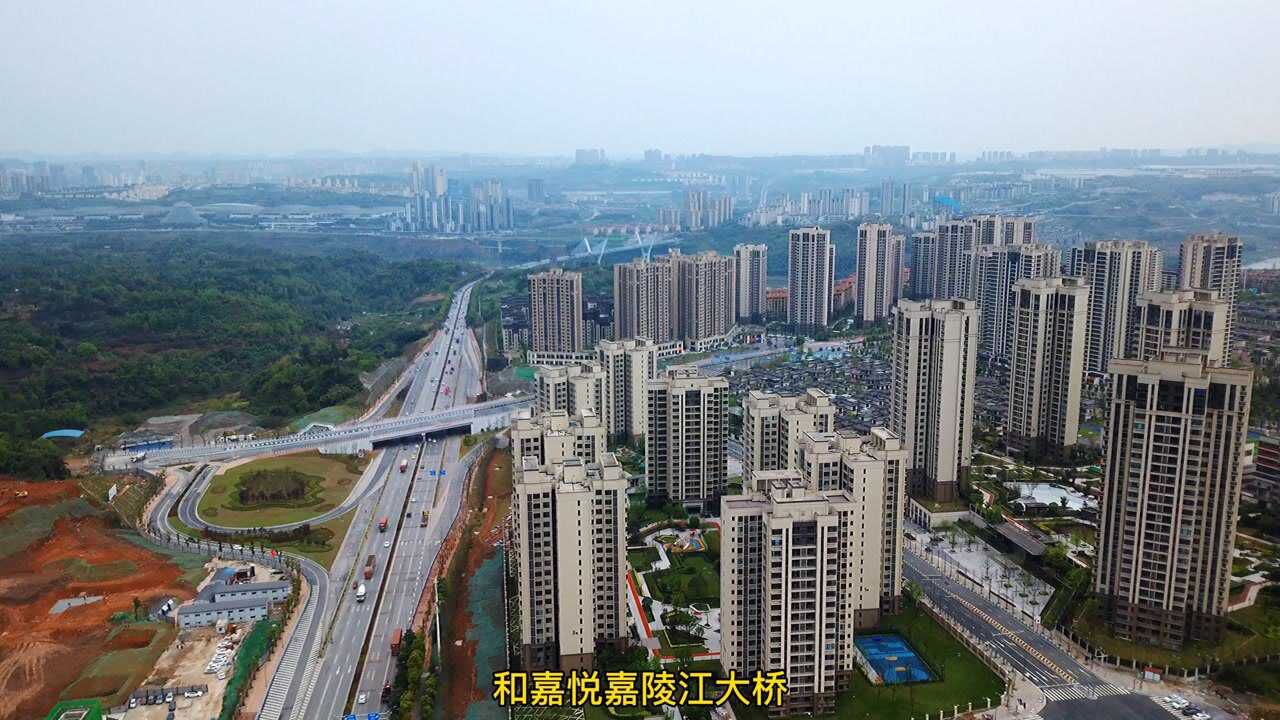 航拍重庆蔡家曹家湾地铁站两年前还是荒野如今让人高攀不起