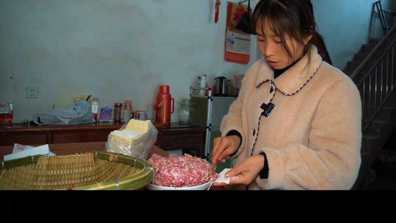 桃子姐回娘家,做一顿抄手来吃,四川的抄手也太美了你吧