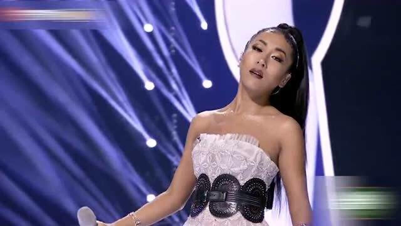 那英上台演唱《如燕》,第一句开口鸡皮疙瘩都起来,英子太会唱了!