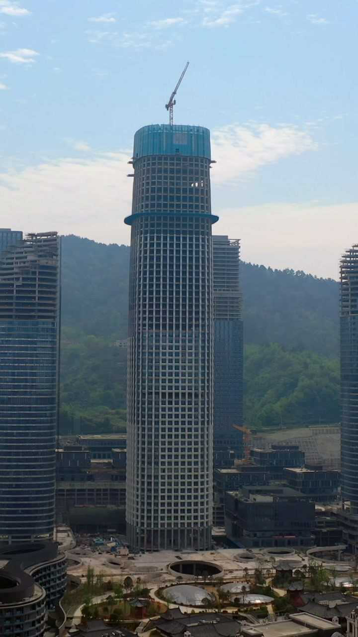 贵州首个世界贸易中心,总投100亿,高381米77层,占地17.