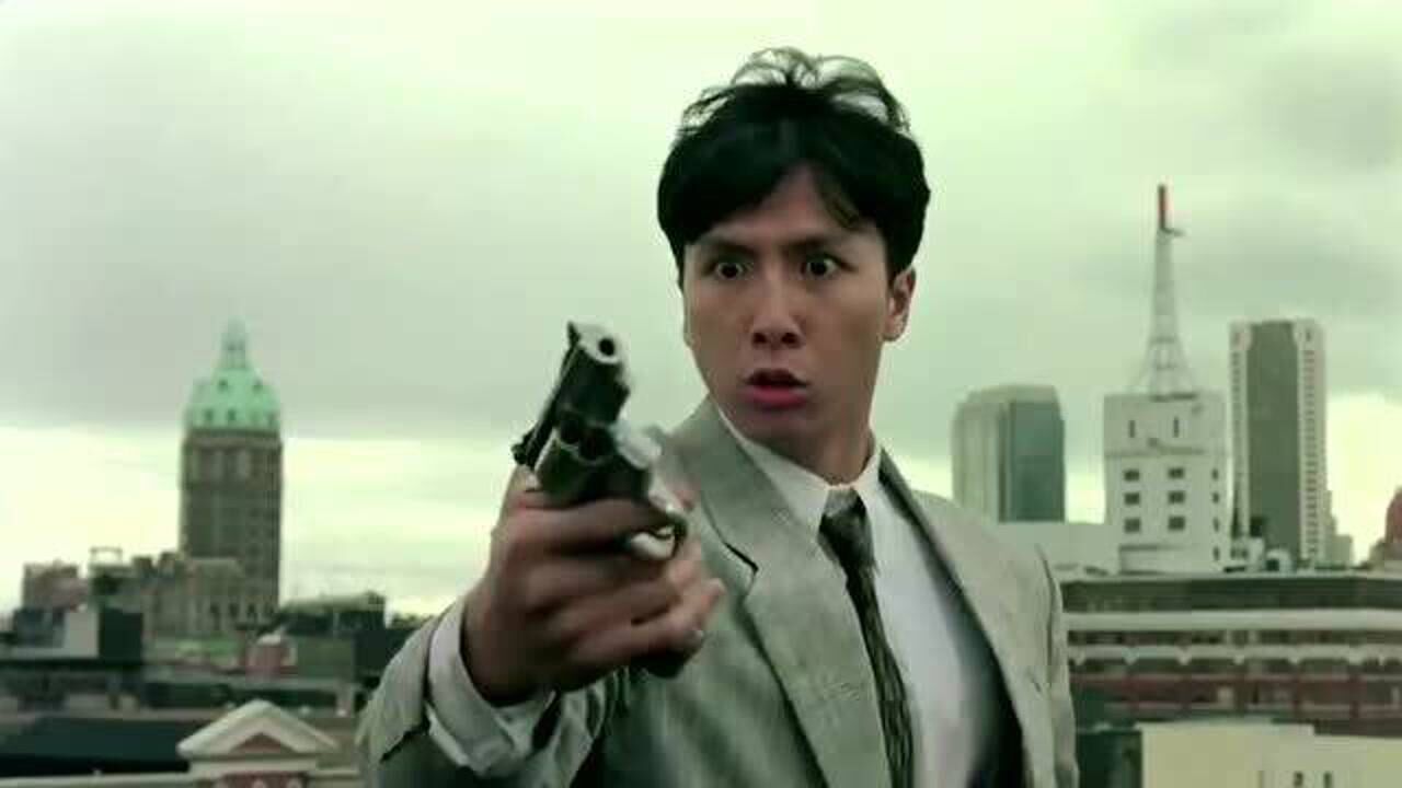 电影袁日初不愧是袁家班出身这身手真是没得说连甄子丹都追不上