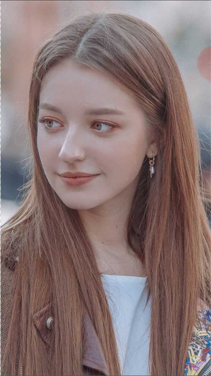 原来这就是俄罗斯的撒娇,建议反复观看,angelina她的眼睛在勾人!