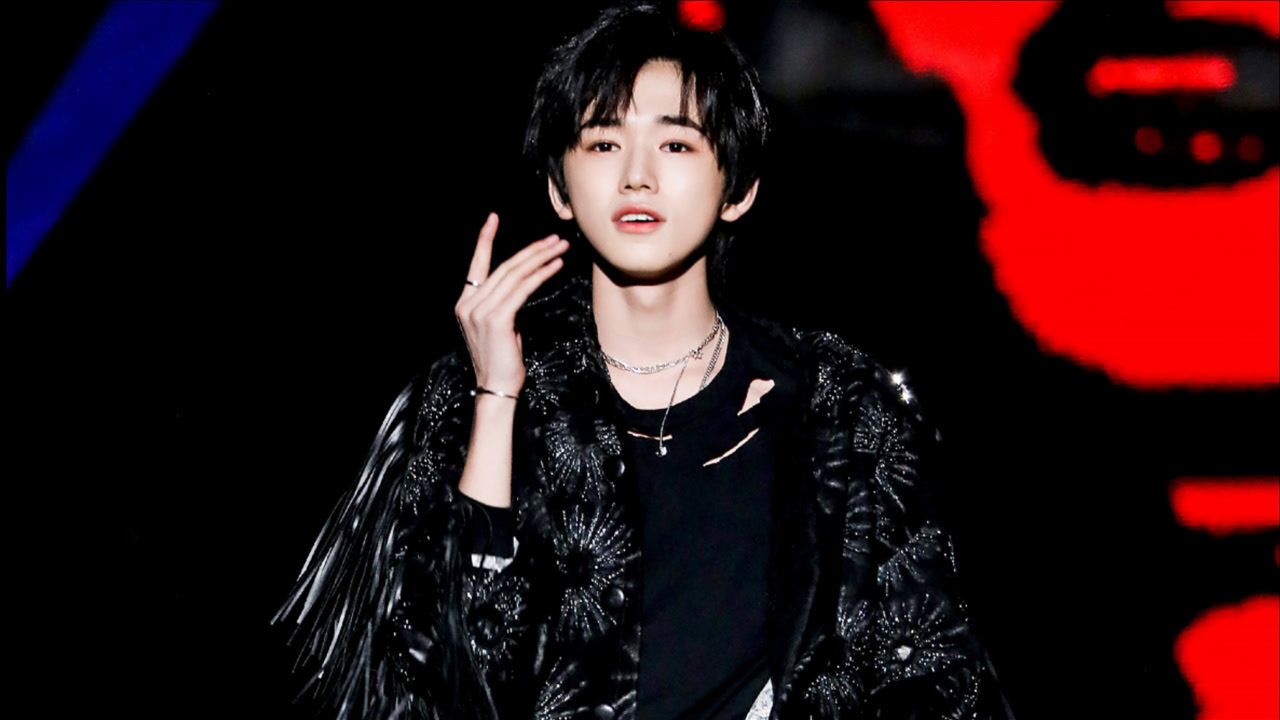 时代少年团宋亚轩舞台直拍合集舞台一上气场全开跳起女团舞来也毫不