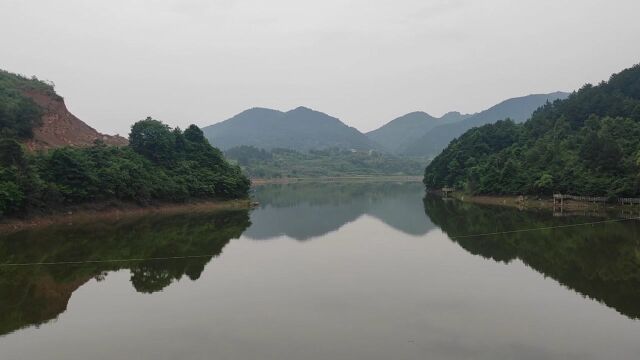 在御龙湾风景区散步感觉就在游览桂林山水