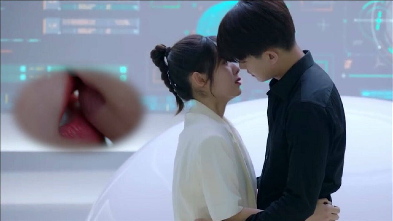 任嘉伦邢菲上演触电吻两人互啃嘴唇吻到忘我忍不住连亲两次