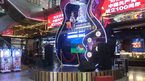 呼和浩特地下摩尔街人好多,美女也多