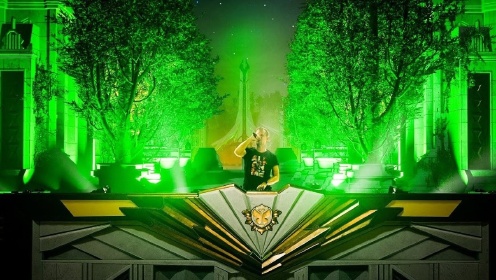 Armin van Buuren l Tomorrowland Around the World 2020 (available till May 18)