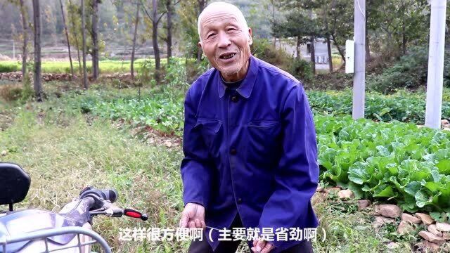 山东农村新式水泵,用电瓶车上的电瓶做电源,81岁农村大爷说很省劲