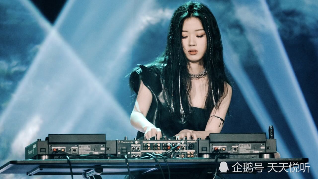 单依纯soap舞台现场打碟，勇于突破自己的单依纯！_高清1080P在线观看平台_腾讯视频