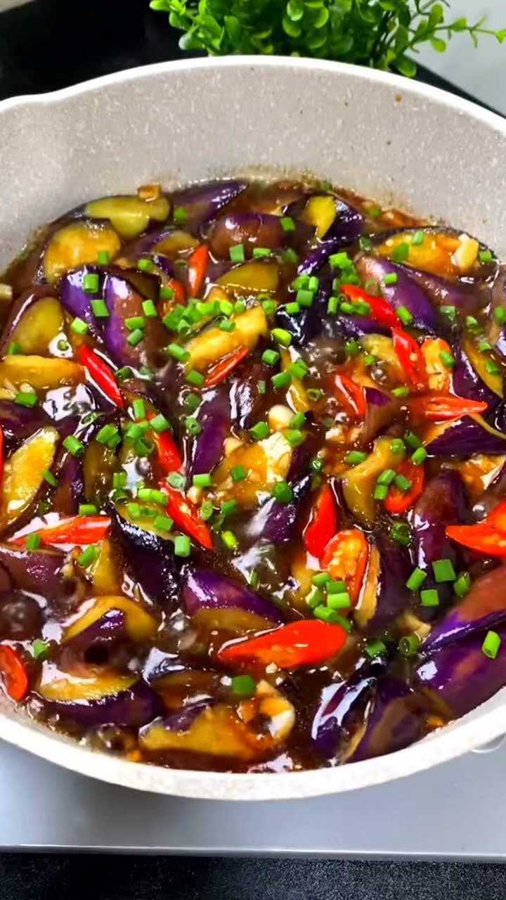 简单又好吃的红烧茄子煲,三碗米饭不够吃