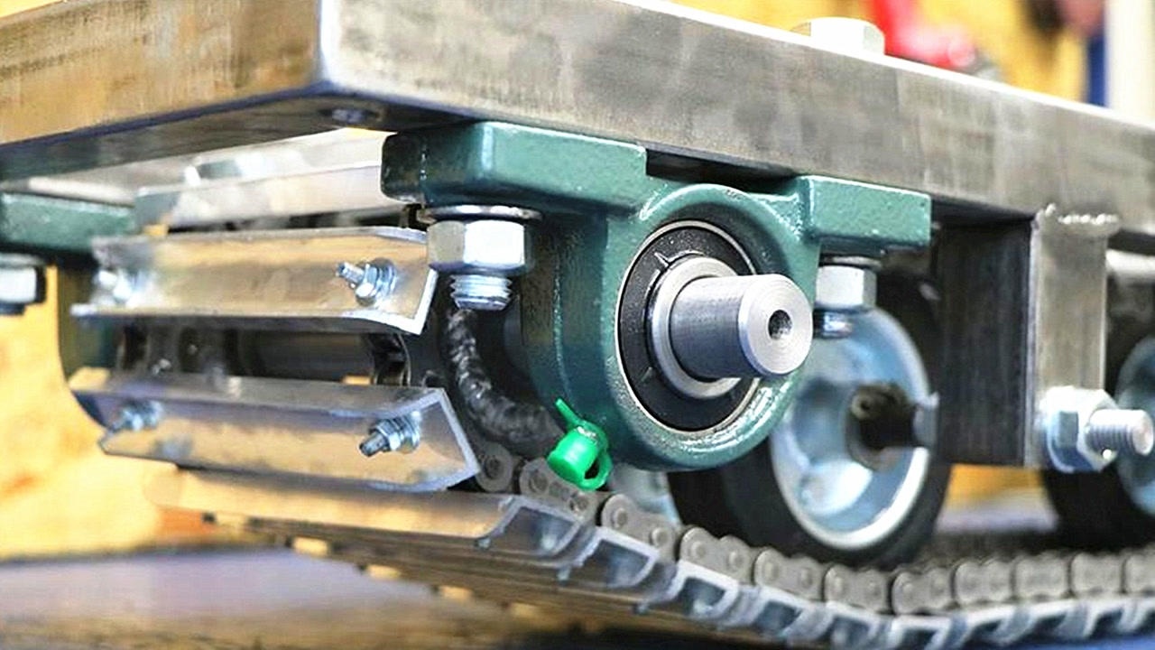 牛人自制雪地摩托车履带,太厉害了,下一步肯定有大动作