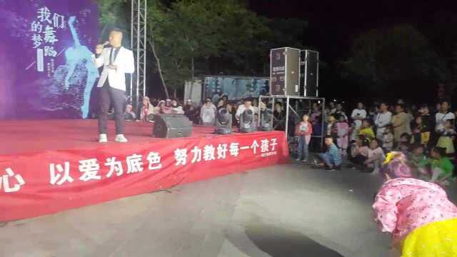 歌曲《哥哥妹妹要安慰》演唱:何龙雨