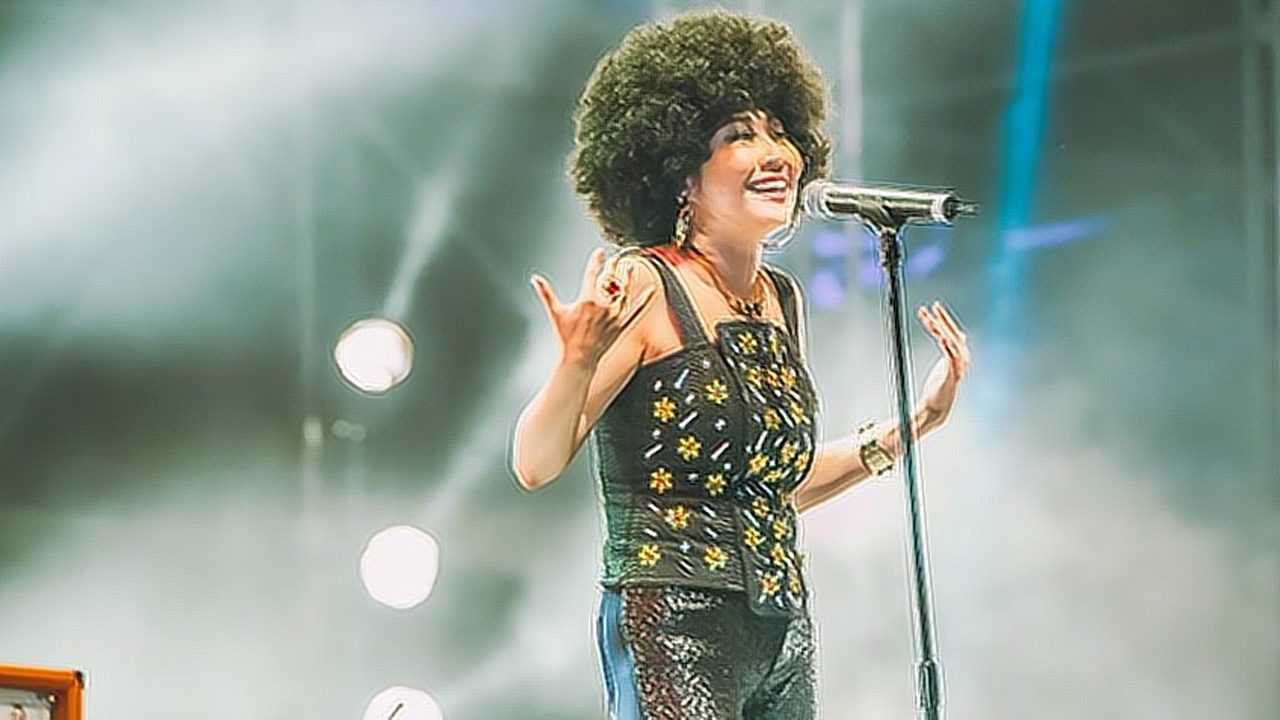 80年代迪斯科女王张蔷《路灯下的小姑娘》,独特声音,没有之一