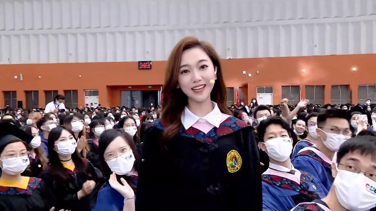 毕业典礼上，观众席唱响《不说再见》点燃全场热情，致敬青春_高清1080P在线观看平台_腾讯视频