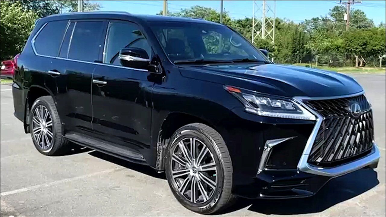 雷克萨斯2021新款lx570黑武士版,气场不输宝马x7,128万太帅了