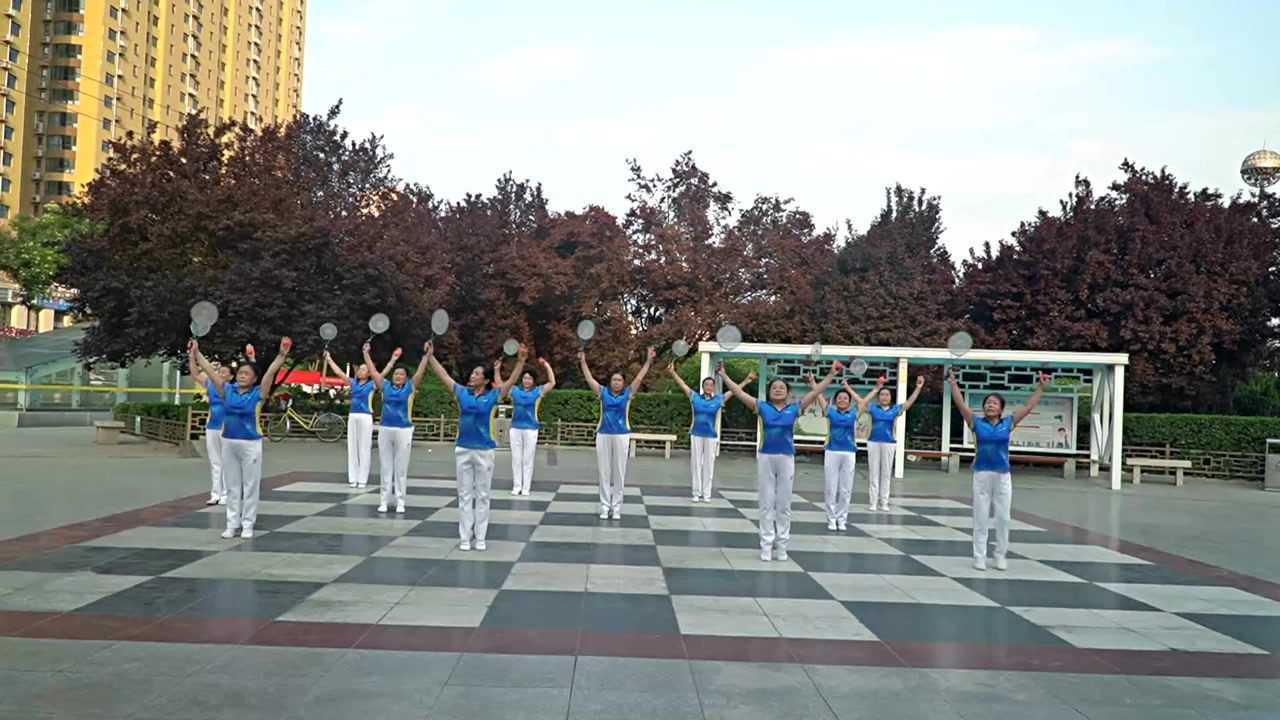 衡水柔力球二队展示永远跟党走