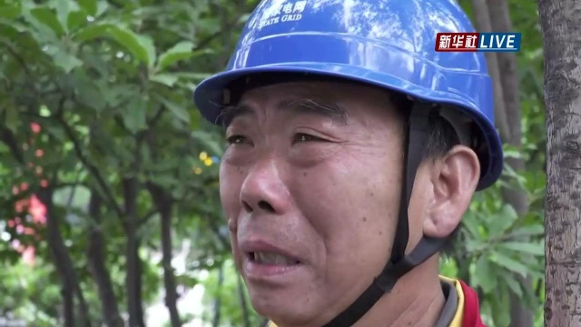 关注河南强降雨|记者直击郑州电力抢修现场(新华社)