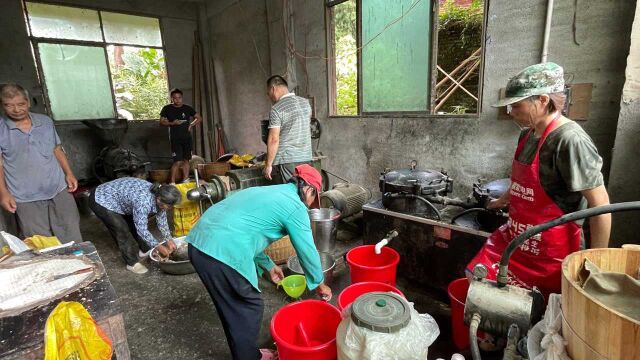 江西70后夫妻买3台设备,独揽全镇加工生意,一年时间就建3层洋房又买车