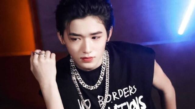 时代少年团文轩戴发箍两种画风宋亚轩风格多变刘耀文超可爱