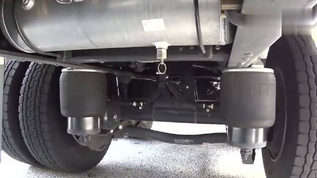 第一视角欣赏大货车的空气悬挂,先进技术就是厉害