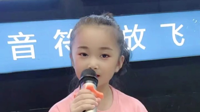 小姑娘嗓音清澈明亮,一首《我有一个好妈妈》真好听