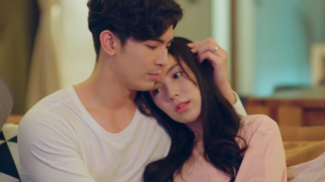 前方高甜来袭,颂恩·宋帕山安慰瓦拉妮·塔瓦翁