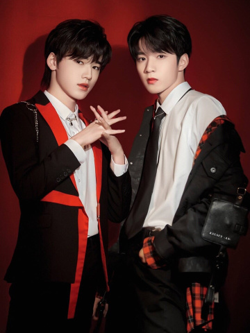 tnt:文轩:芽芽就是刘文的开心源泉,只要有轩轩在身边吻文永远都是开心