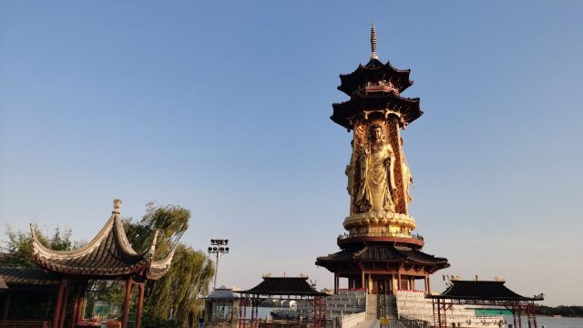 姜堰溱潼古寿圣寺不仅庙宇气势恢宏,还有世界上最高的药师佛铜像