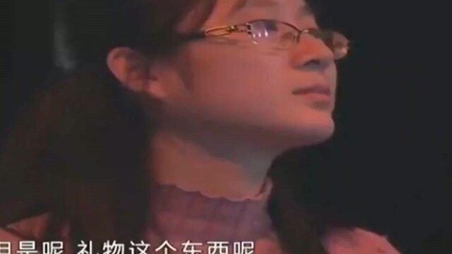 大声女子对男友太好,送他几千的腰带,男友却这样对她