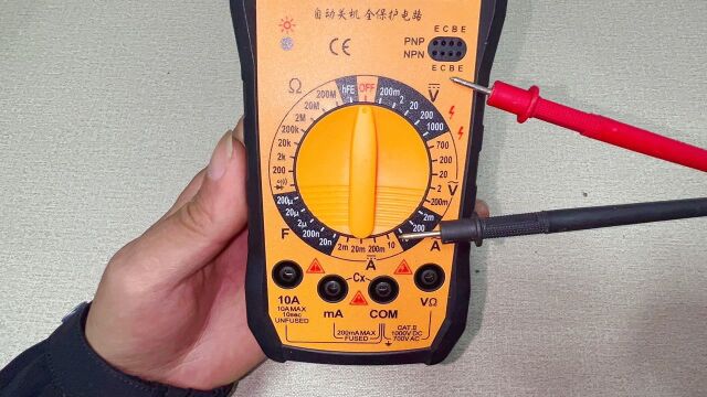 万用表档位认识:A、V、F、Š代表什么意思?电工师傅教给你