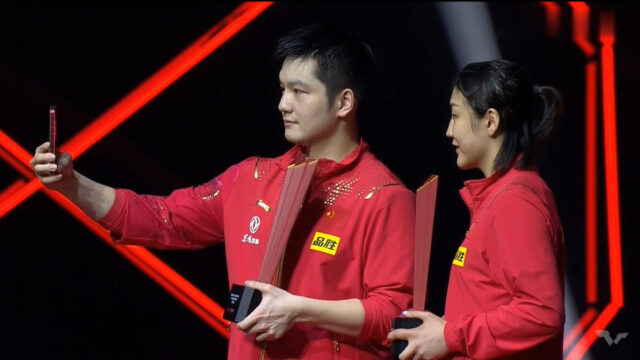 新加坡大满贯男女单冠军诞生樊振东陈梦自拍冠军合影