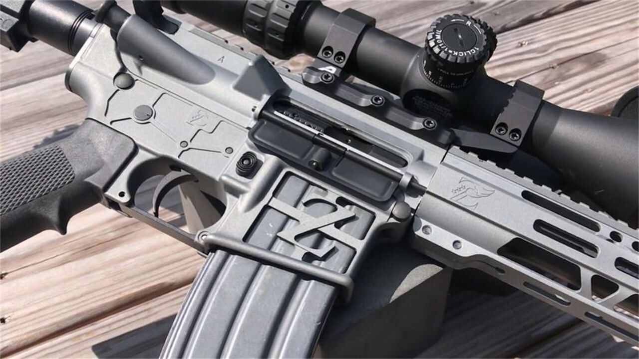 灰色版本的ar突击步枪,近距离看简直美极了!